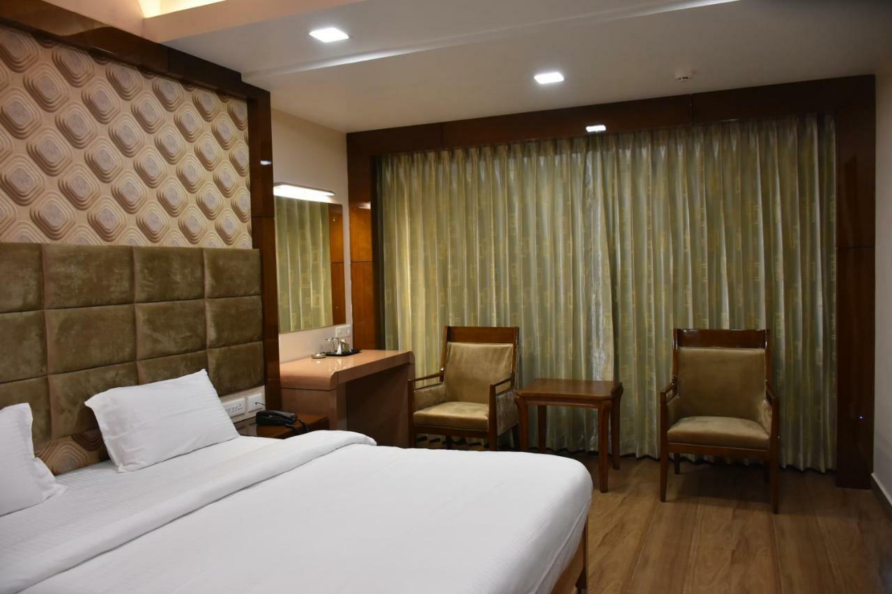 טירונלוולי Sri Ram Hotel מראה חיצוני תמונה